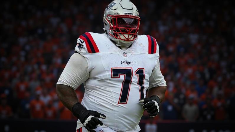 Patriots assinam acordo com Onwenu; Olszewski é levado de maca na prática