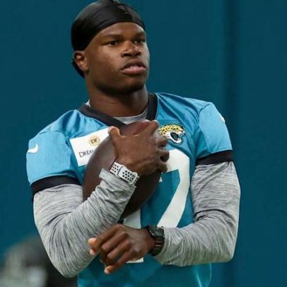 Travis Hunter, dos Jaguars, aceita perguntas sobre papel de dois lados