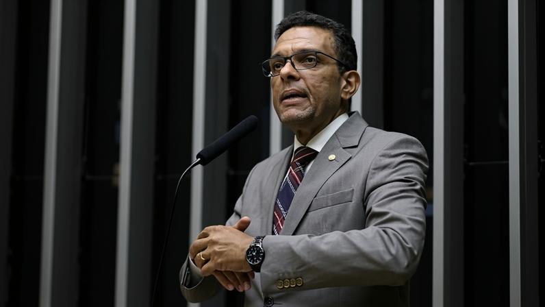 Deputado do PSD diz que absurdos de Flávio podem favorecer Lula no 1º turno