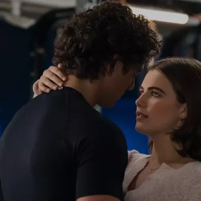 Off Campus consolida Prime Video como especialista em adaptações literárias