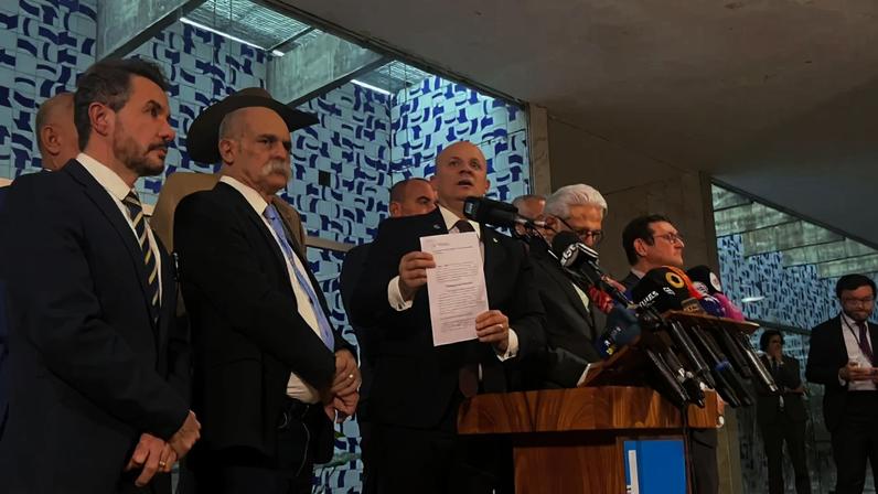 Oposição pede impeachment de Moraes por suspensão da Lei da Dosimetria
