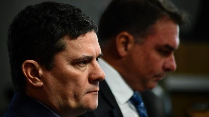 Os senadores Flávio Bolsonaro (PL-RJ) e Sérgio Moro (PL-PR)