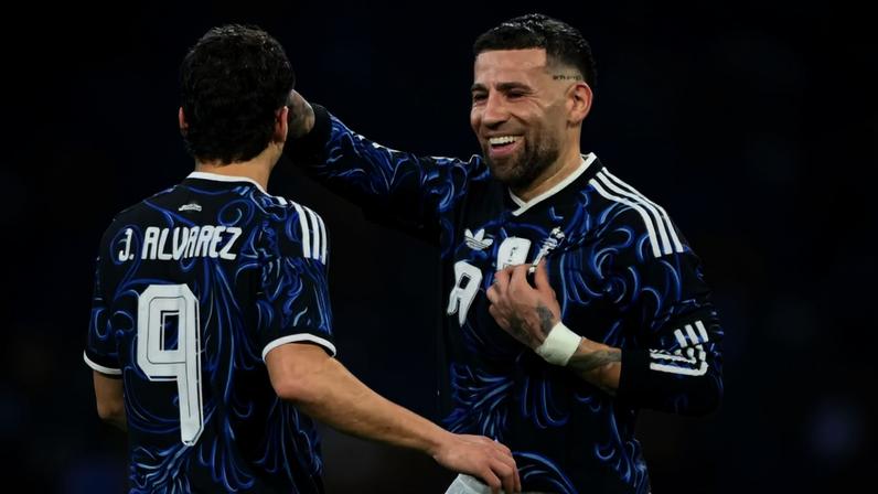 Otamendi amplia para Argentina — Foto: Reuters
