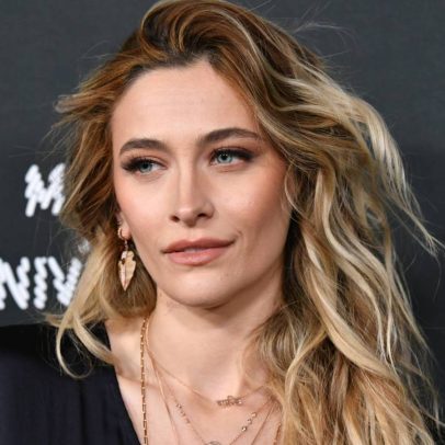 Paris Jackson vence disputa e reaver $625 mil em bônus para a herança