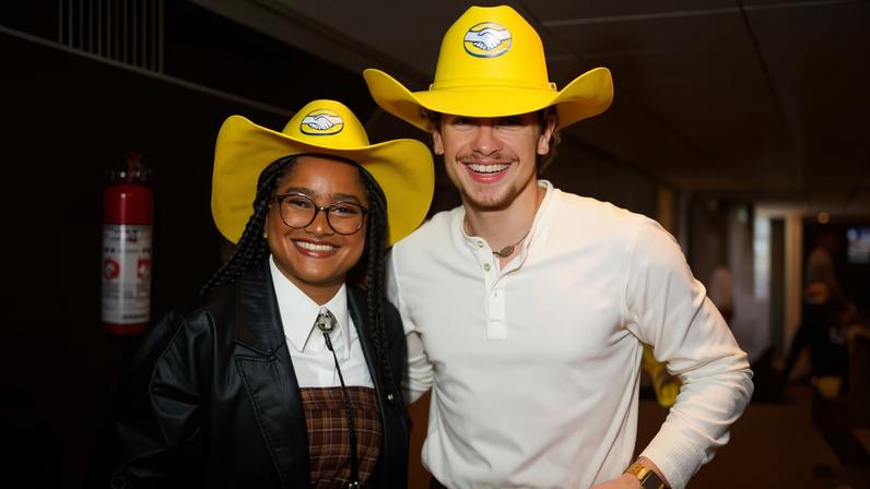 Juliano Floss e Tia Milena no show de Ana Castela — Foto: Patricia Devoraes/Brazil News