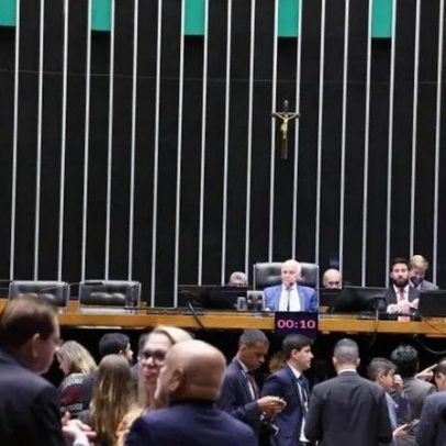 Câmara aprova PEC com 335 votos favoráveis
