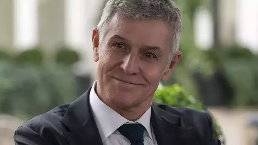 Pierre Deny em Emily em Paris/Netflix/Reprodução