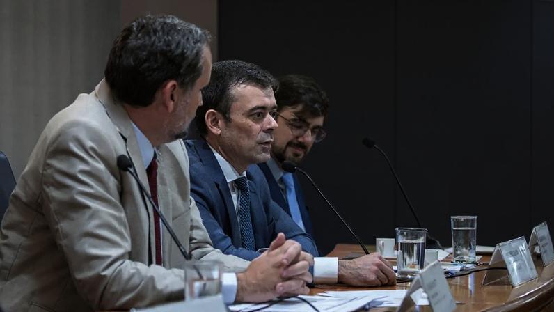 Entrevista coletiva do Ministério da Fazenda realizada no dia 15 de abril para a apresentação do Orçamento de 2027. (Foto: Washington Costa/Ministério da Fazenda)