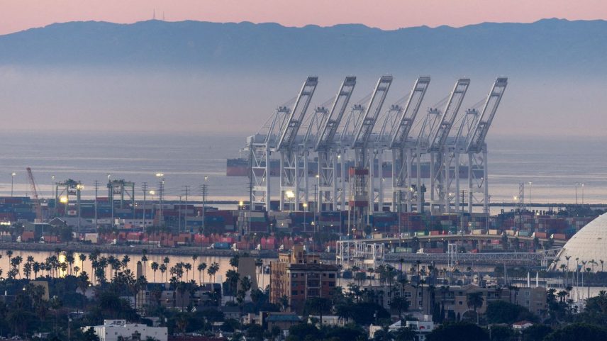 Terminal de contêineres do Pacífico em Long Beach, Califórnia 14 de janeiro de 2026 REUTERS/Mike Blake