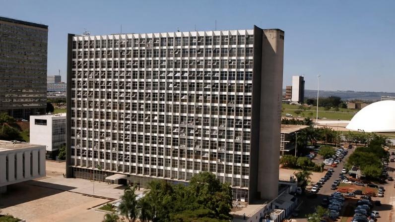 STM torna réus 7 cabos do Exército por trote violento em quartel