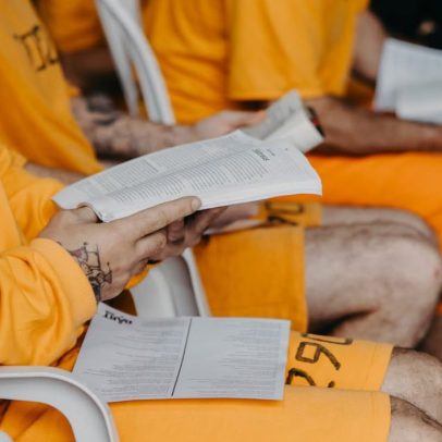 Programa de evangelismo em presídio transforma vidas
