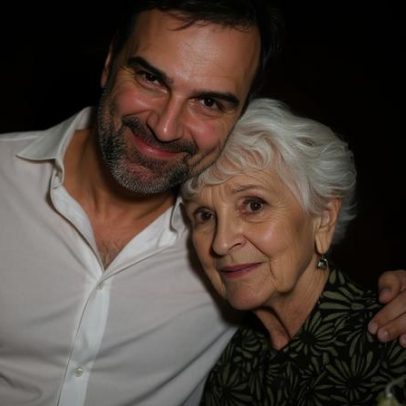 Tadeu Schmidt lamenta morte da mãe aos 92 anos
