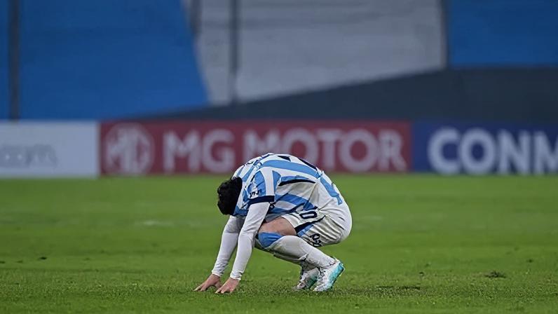 Botafogo avança às oitavas da Sul-Americana após gol bizarro contra o Racing
