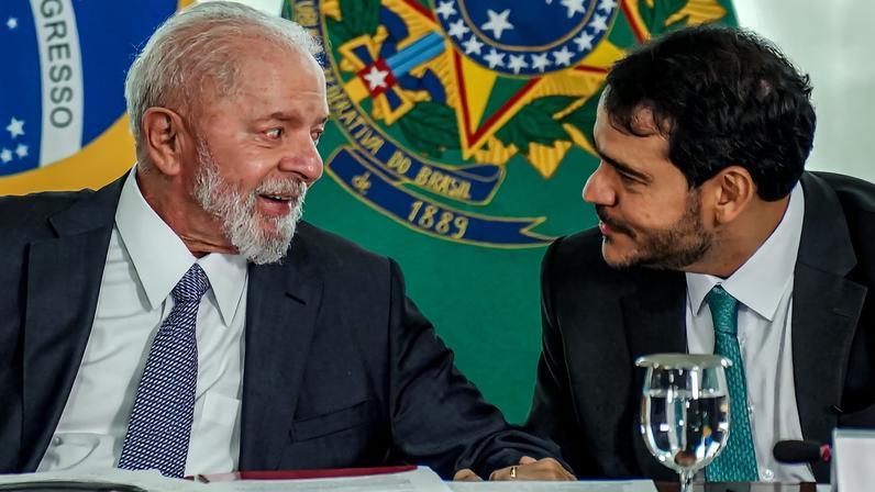 Messias acompanha Lula em agendas durante férias após sinal de reenvio ao STF