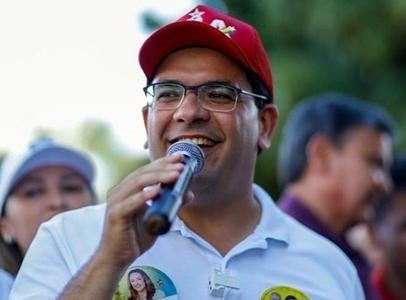 Governador do PT afirma que Lula deve manter Messias ao aperfeiçoar articulação