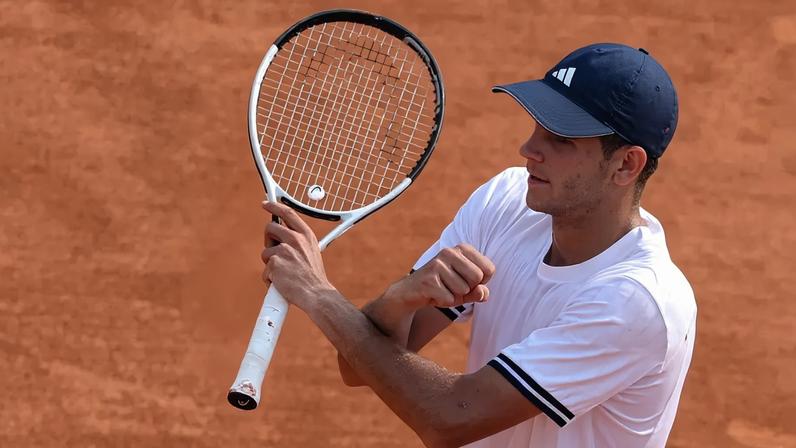 Rafael Jodar, comemora vitória sobre Alex Michaelson em Roland Garros (Foto: ALAIN JOCARD / AFP)