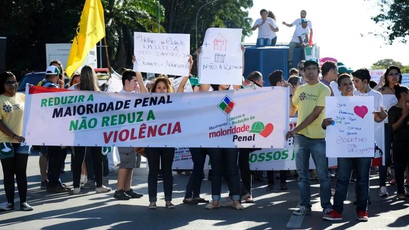 CCJ retoma debate sobre redução da maioridade penal nesta terça