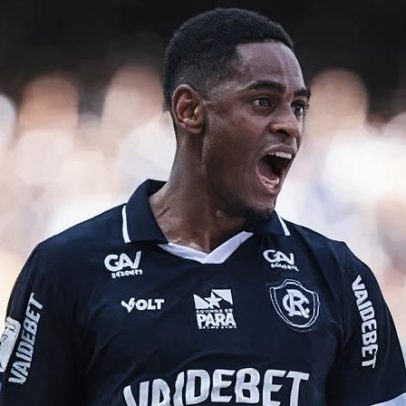Atacante do Remo é expulso por gesto obsceno; veja lance