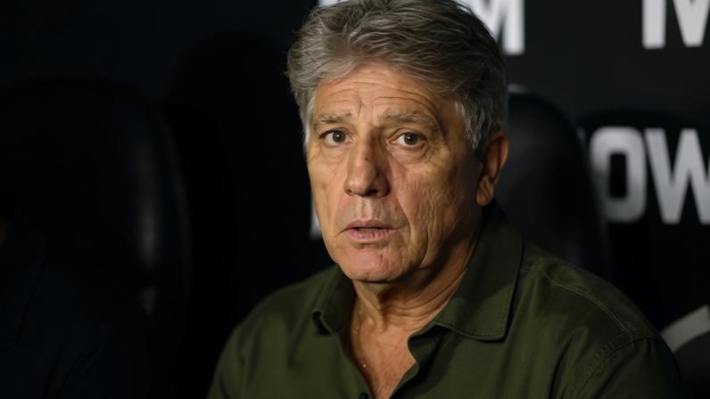 Renato Gaúcho, técnico do Vasco, no banco de reservas de São Januário
