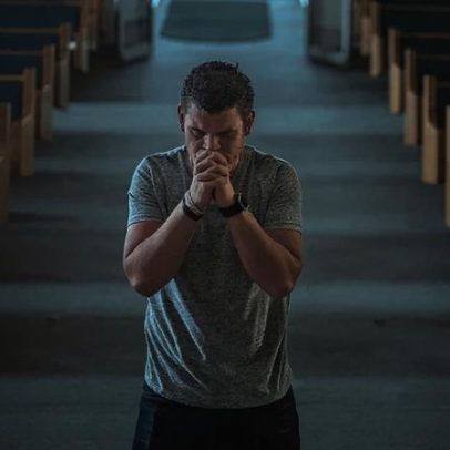 Por que a reverência a Deus está desaparecendo? Tendências e impactos