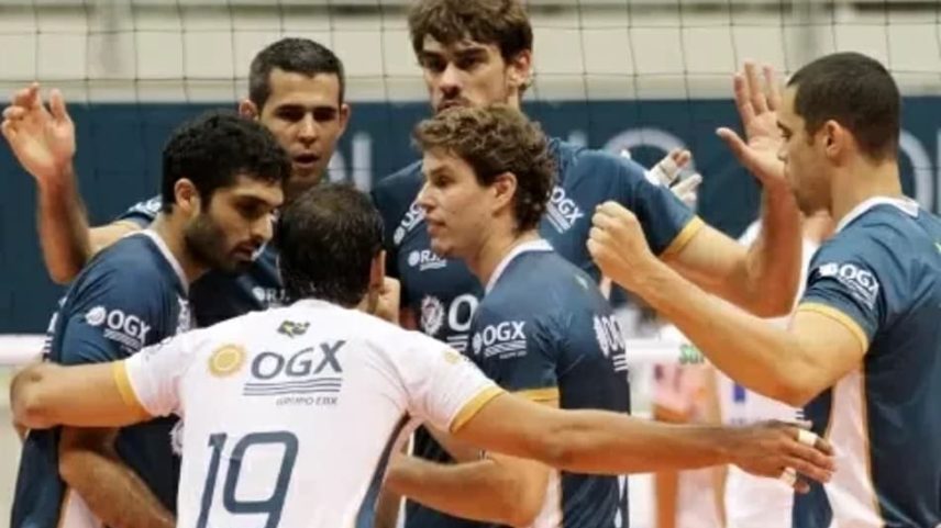Jogadores do RJX comemoram ponto na Superliga 2012/13 (Foto: Divulgação/CBV)
