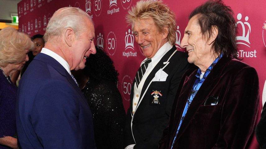 Rod Stewart e Ron Wood cantam Ooh La La para o rei Charles