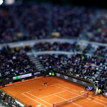 Semifinal entre Sinner e Medvedev é interrompida pela chuva