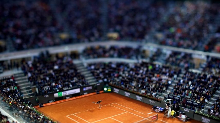 Semifinal entre Sinner e Medvedev é interrompida pela chuva