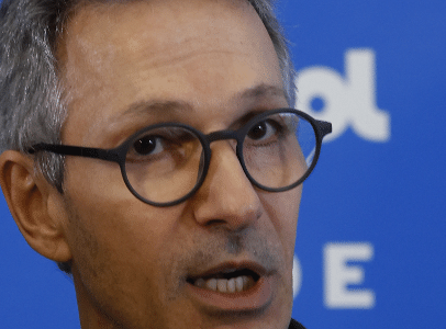 Zema diz ter histórico diferente de Flávio e afirma não ter rabo preso
