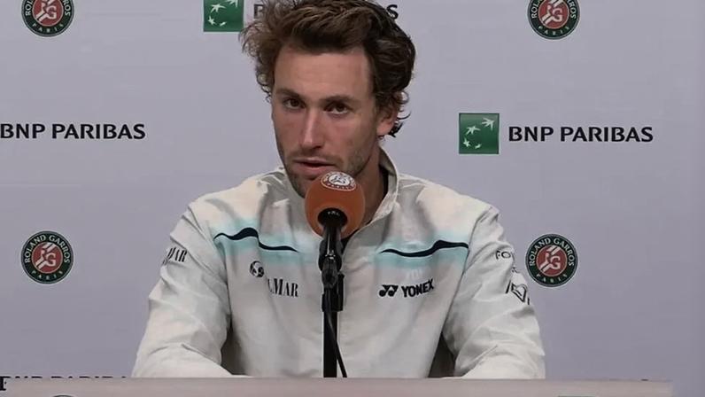 Casper Ruud, em coletiva pós-jogo em Roland Garros (Foto: Reprodução/Roland Garros via YouTube)