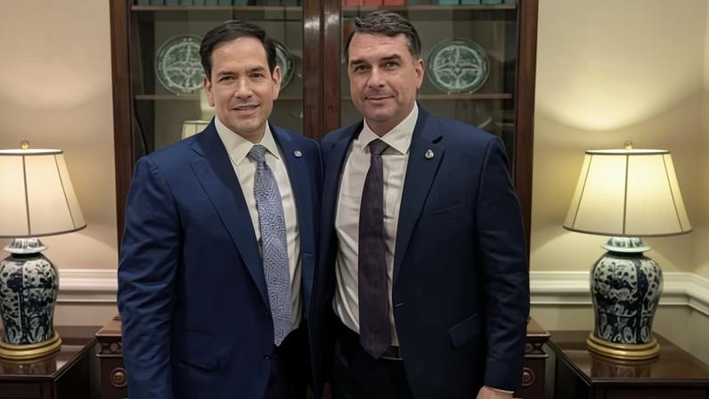 Flávio encontra Marco Rubio em Washington, um dia após foto com Trump