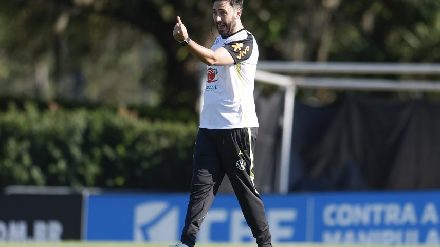 Ex-técnico do Botafogo e auxiliar da Seleção é alvo de clube francês