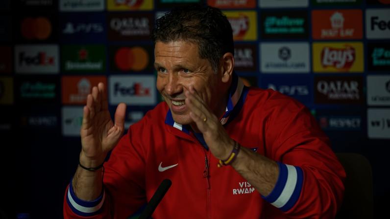 Simeone nega superstição e explica troca de hotel em Londres por ser mais barato