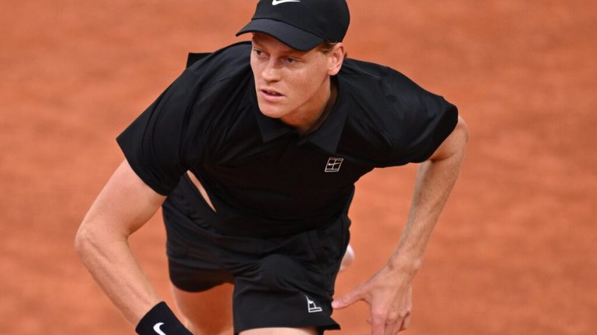 Sinner iguala marca de Federer após estreia tranquila em Roma
