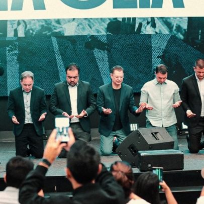 Entidade pede inelegibilidade de Flávio Bolsonaro após culto com Malafaia