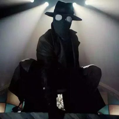Spider-Noir revela novas fotos e grande mudança em Nicolas Cage