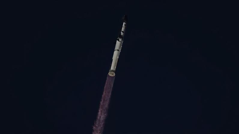 Nave Starship, da SpaceX, durante seu 12º voo — Foto: Reuters/Steve Nesius