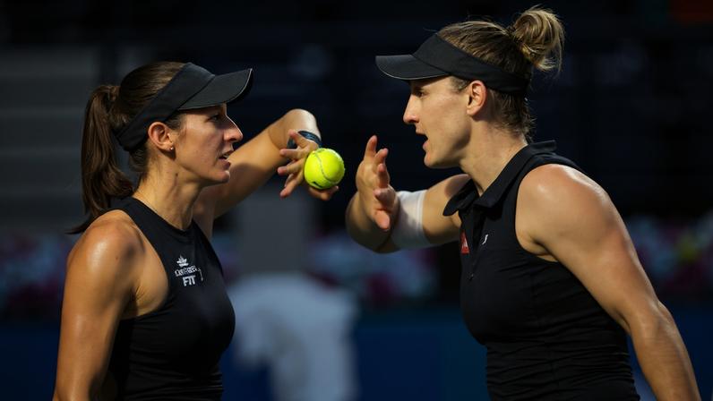 Stefani e Dabrowski perdem em três sets na volta ao circuito em Roma