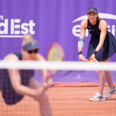 Stefani e Dabrowski jogam às 7h em busca da segunda final do ano