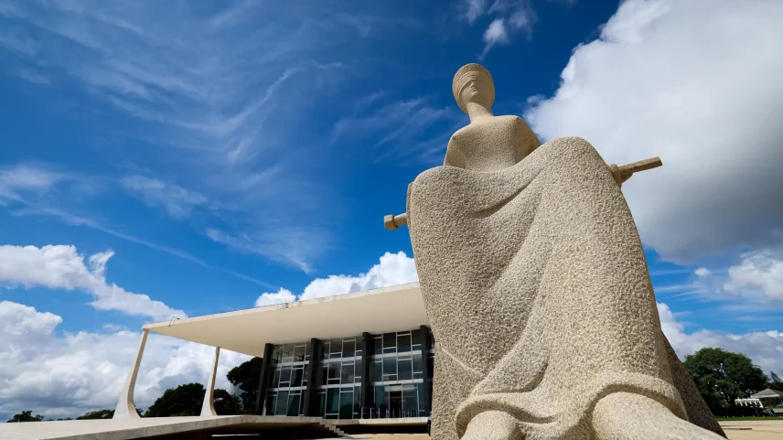 Juízes pressionam STF sobre acúmulo de penduricalhos e aposentadoria compulsória