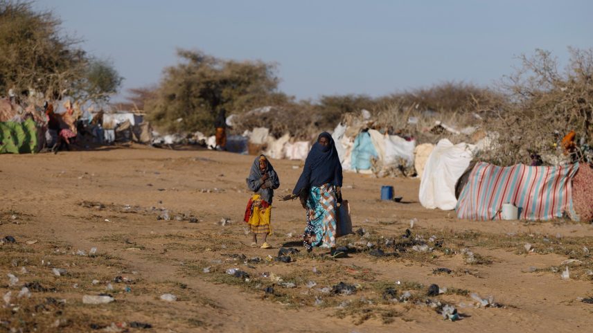 Sudaneses deslocados enfrentam falta de comida, latrinas e saúde