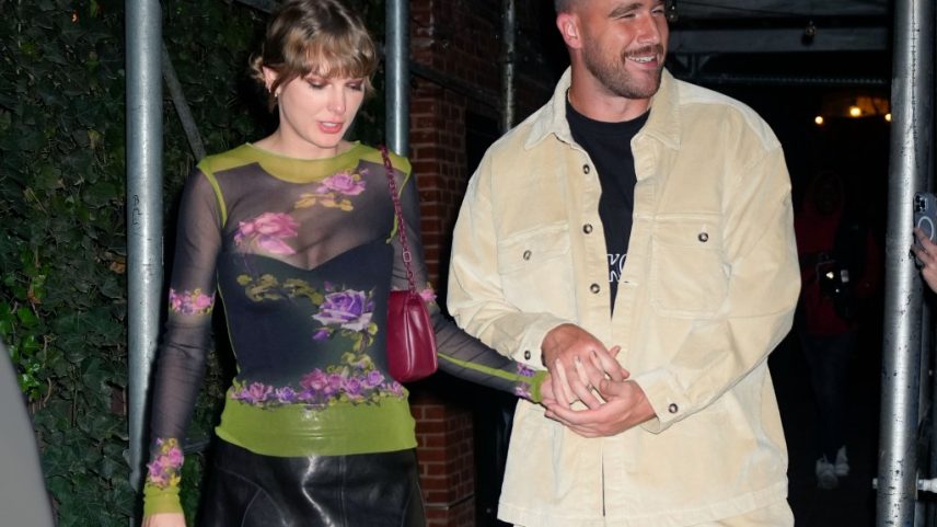 Taylor Swift convida convidados para casamento de Travis Kelce após vazamento