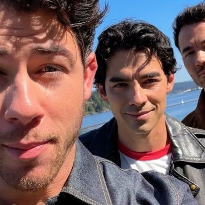 Jonas Brothers chegam ao Brasil; Joe faz passo de funk ao chegar