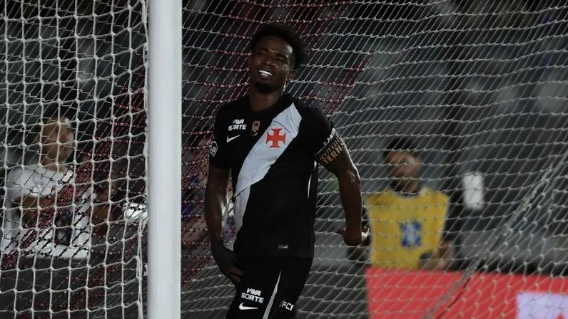 Thiago Mendes lamenta derrota do Vasco sobre o Bragantino pelo Brasileirão (Foto: Durão/Zimel Press/Folhapress)