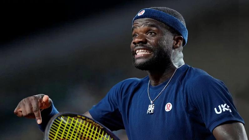 Aliassime avança às oitavas; Tiafoe vira após perder dois sets