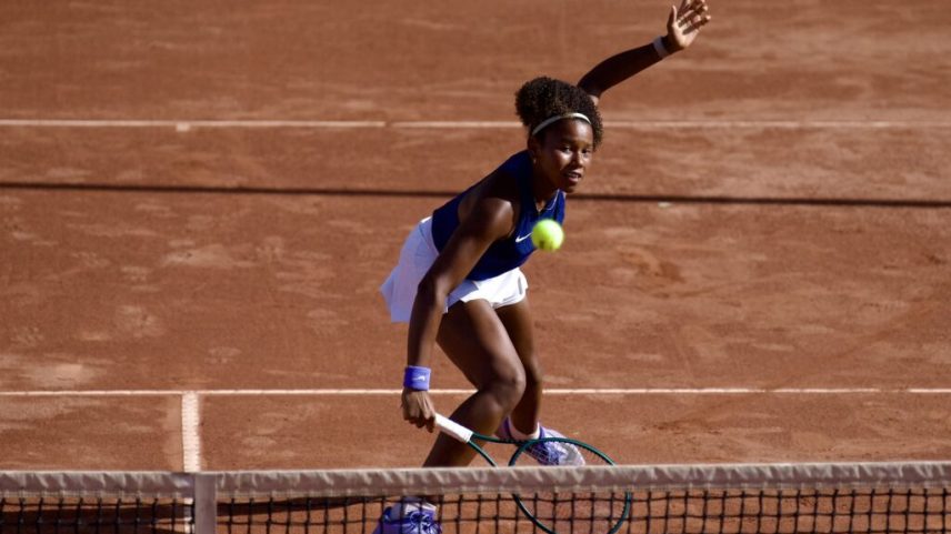 Victória Barros avança a semi em Offenbach e iguala seu melhor ranking