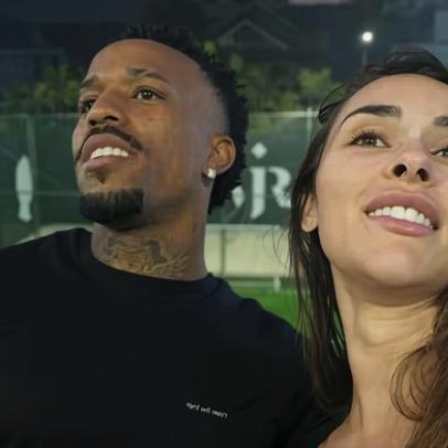Tainá e Éder Militão são vistos espiando pelo muro durante jogo de Vini Jr.