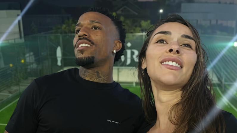 Tainá e Eder Militão assistem ao jogo de Vini Jr — Foto: Reprodução/Instagram