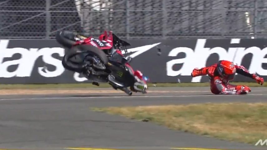 Heptacampeão mundial da MotoGP sofre acidente em sprint e fratura o pé
