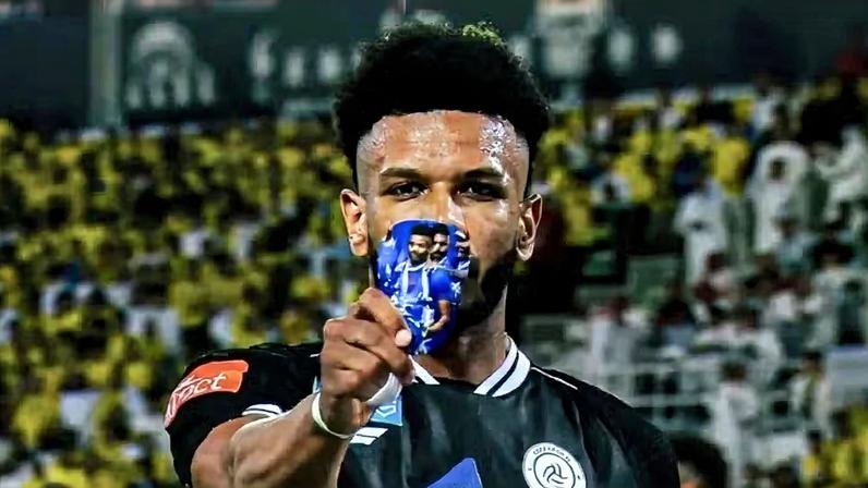 Jogador comemora gol com caneleira de rival e será dispensado na Arábia Saudita
